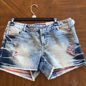 Arizona Jean ripped shorts w/ American flag lining